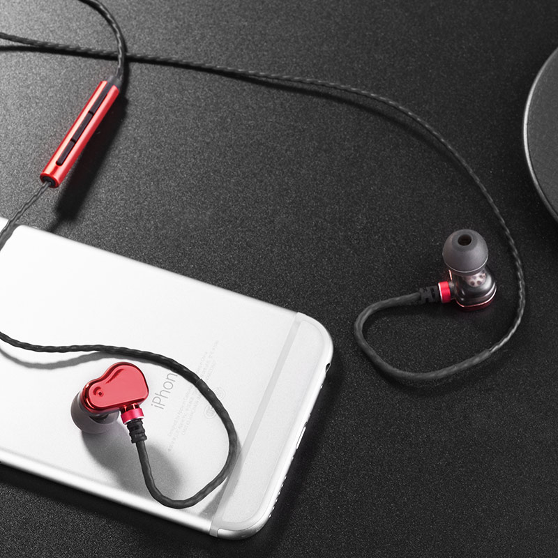 m36 double coil earphones with microphone interior