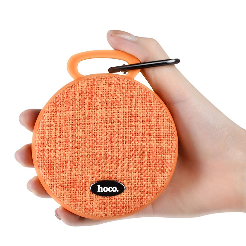 bs7 mobu sport bluetooth speaker in hand