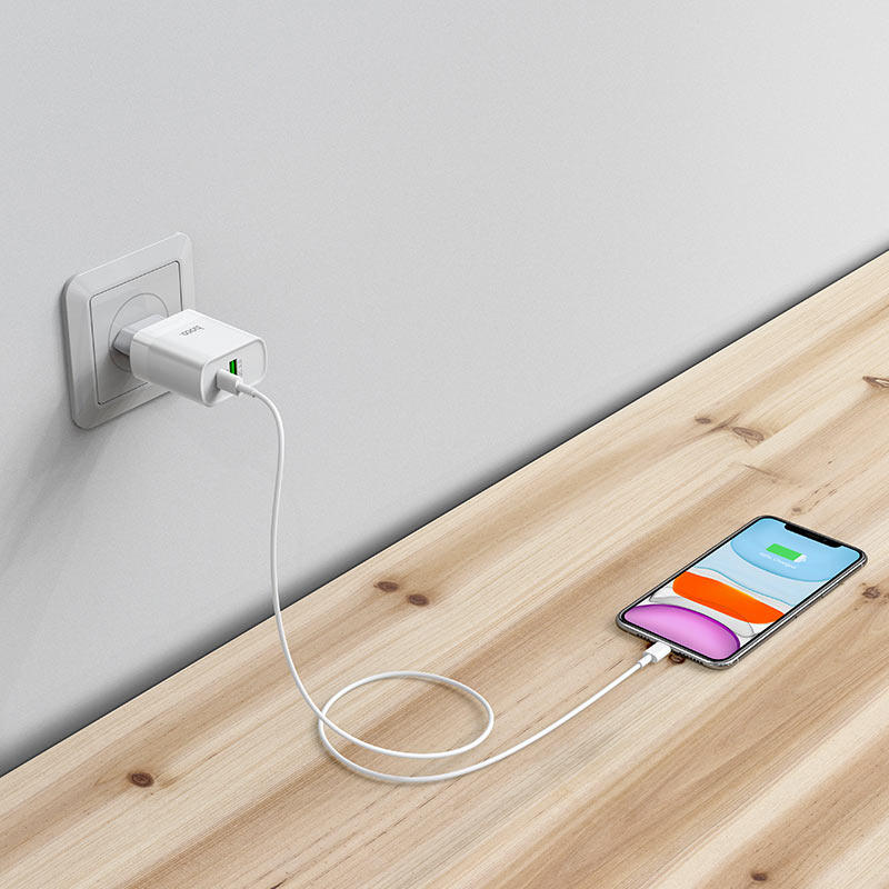 hoco c80a rapido pd qc3 wall charger eu charging